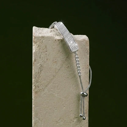 [EN] Crystal pavé bar on the silver Tetra band