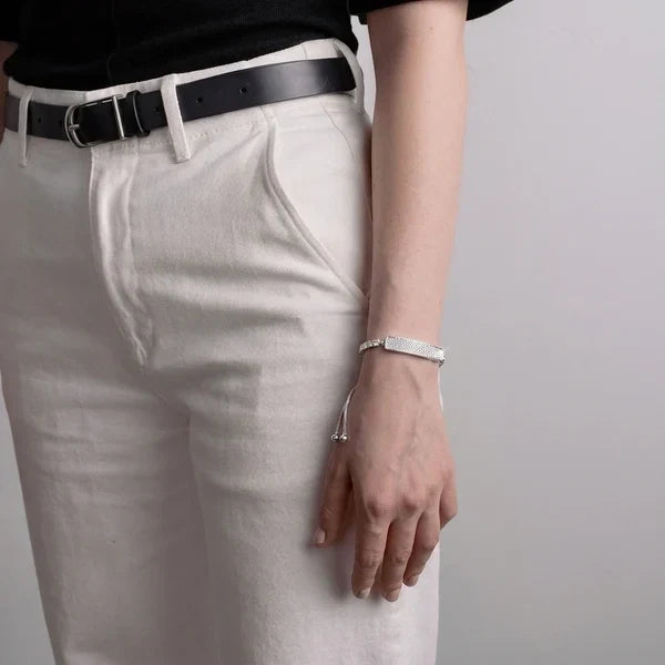 [EN] The Tetra band worn with everyday clothes