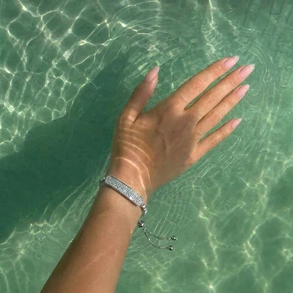 [EN] Silver Tetra band underwater, water resistant to 10 ATM